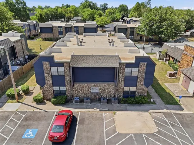 Photo 6 — 401 12th Street 193, Norman, OK 73071