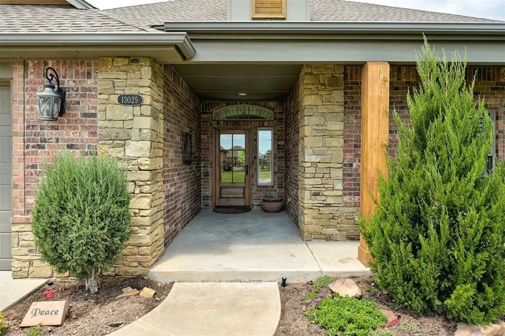 Photo 2 — 13025 Jasmine Lane, Oklahoma City, OK 73142