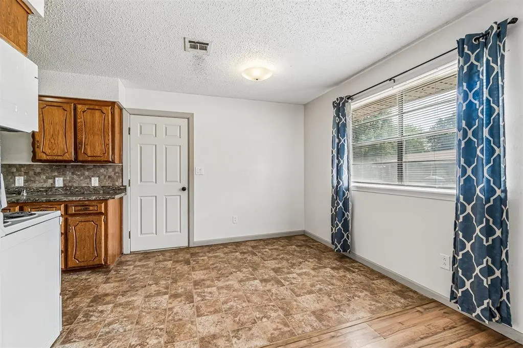 Photo 11 — 505 N Buchanan Street, Crescent, OK 73028