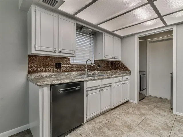 Photo 4 — 1208 SE 8th Street, Oklahoma City, OK 73160