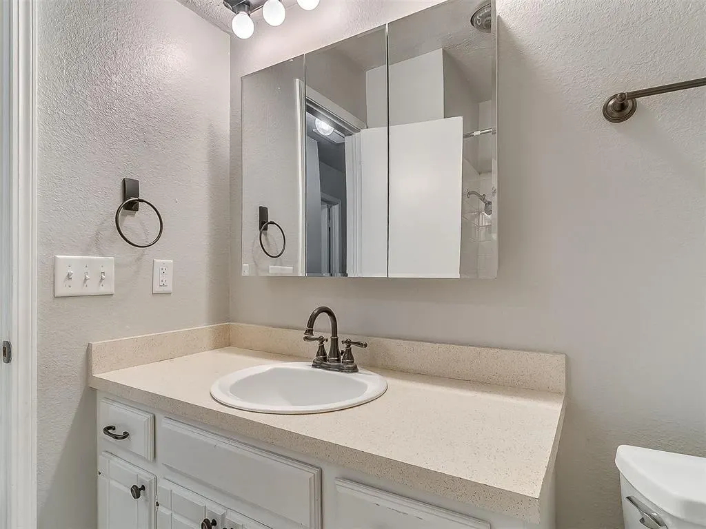 Photo 33 — 1208 SE 8th Street, Oklahoma City, OK 73160