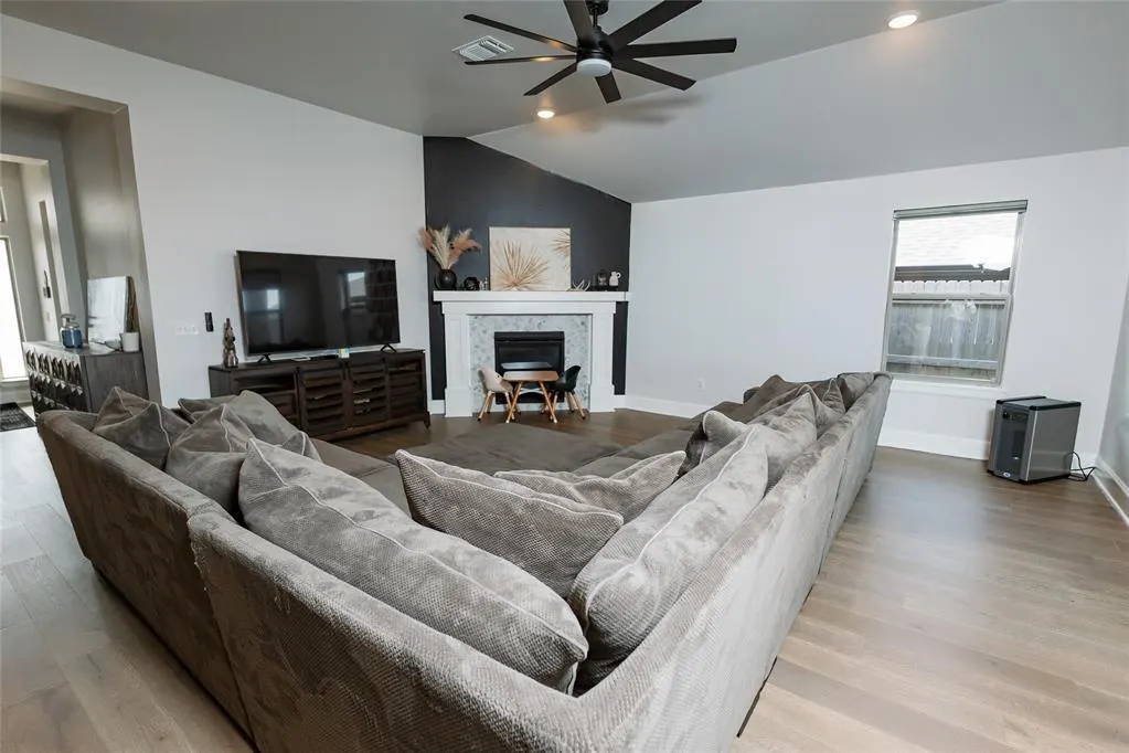 Photo 4 — 417 Vista Drive, Yukon, OK 73099