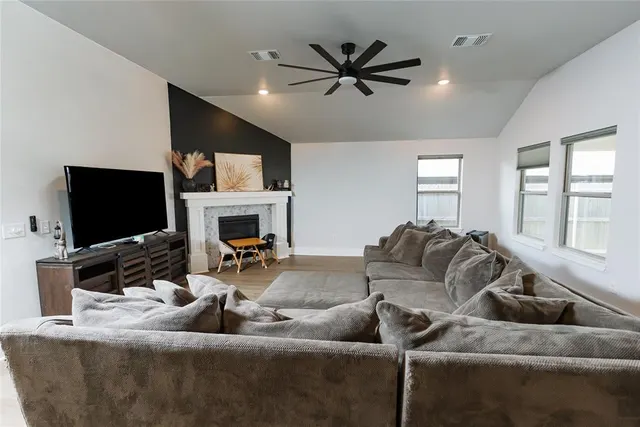 Photo 5 — 417 Vista Drive, Yukon, OK 73099