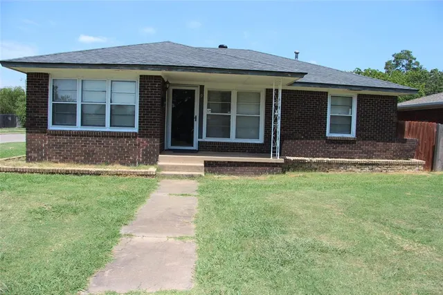 Front exterior — 945 SW 51st Street, Oklahoma City, OK 73109