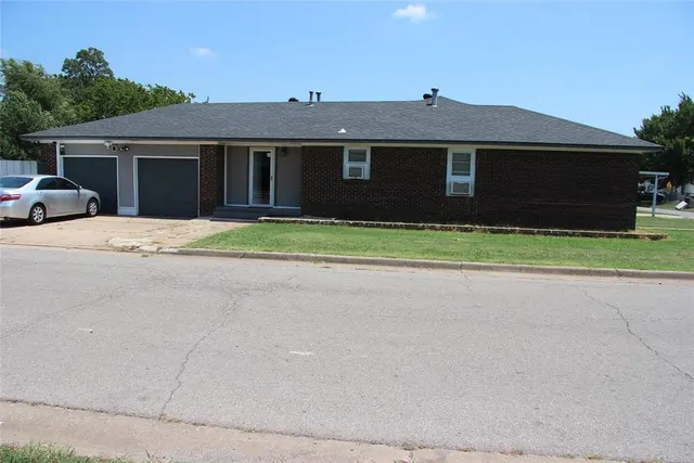 Photo 3 — 945 SW 51st Street, Oklahoma City, OK 73109
