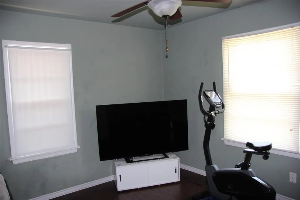 Photo 9 — 945 SW 51st Street, Oklahoma City, OK 73109