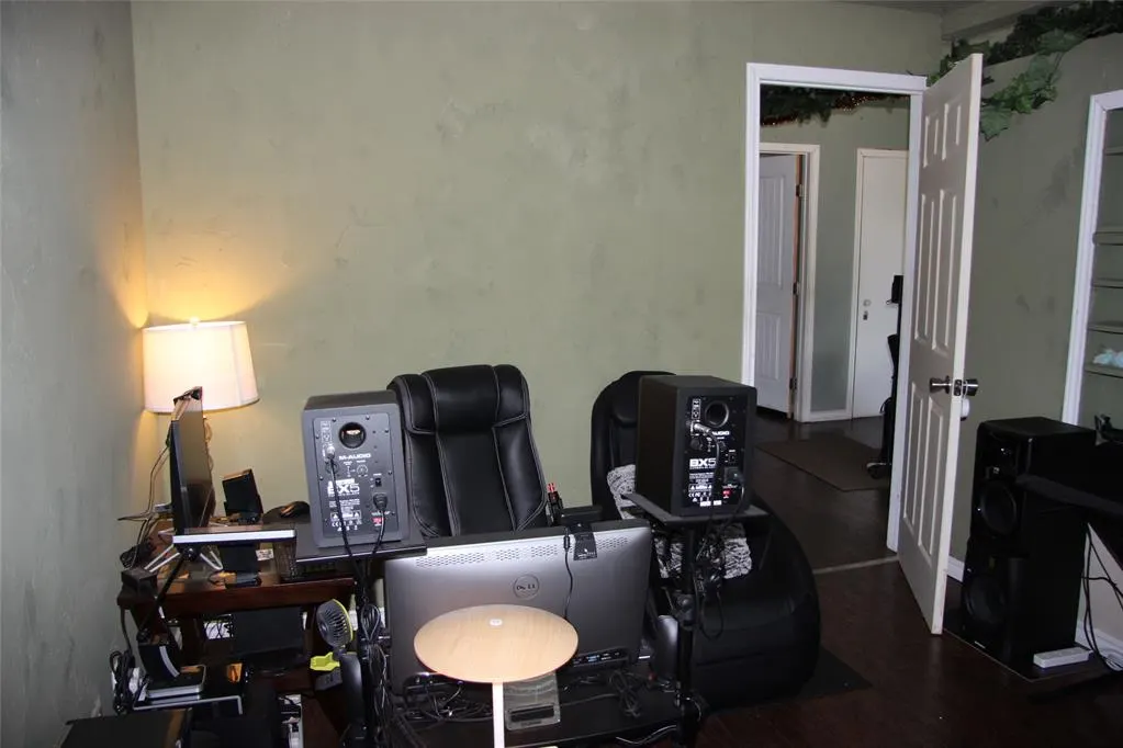 Photo 12 — 945 SW 51st Street, Oklahoma City, OK 73109
