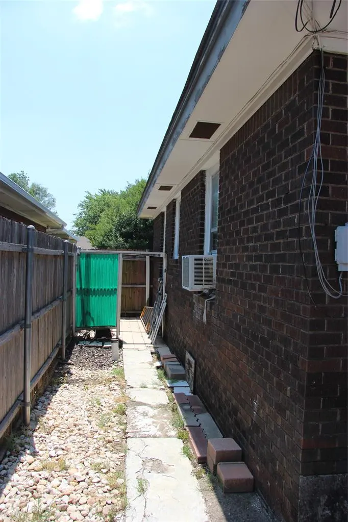 Photo 14 — 945 SW 51st Street, Oklahoma City, OK 73109