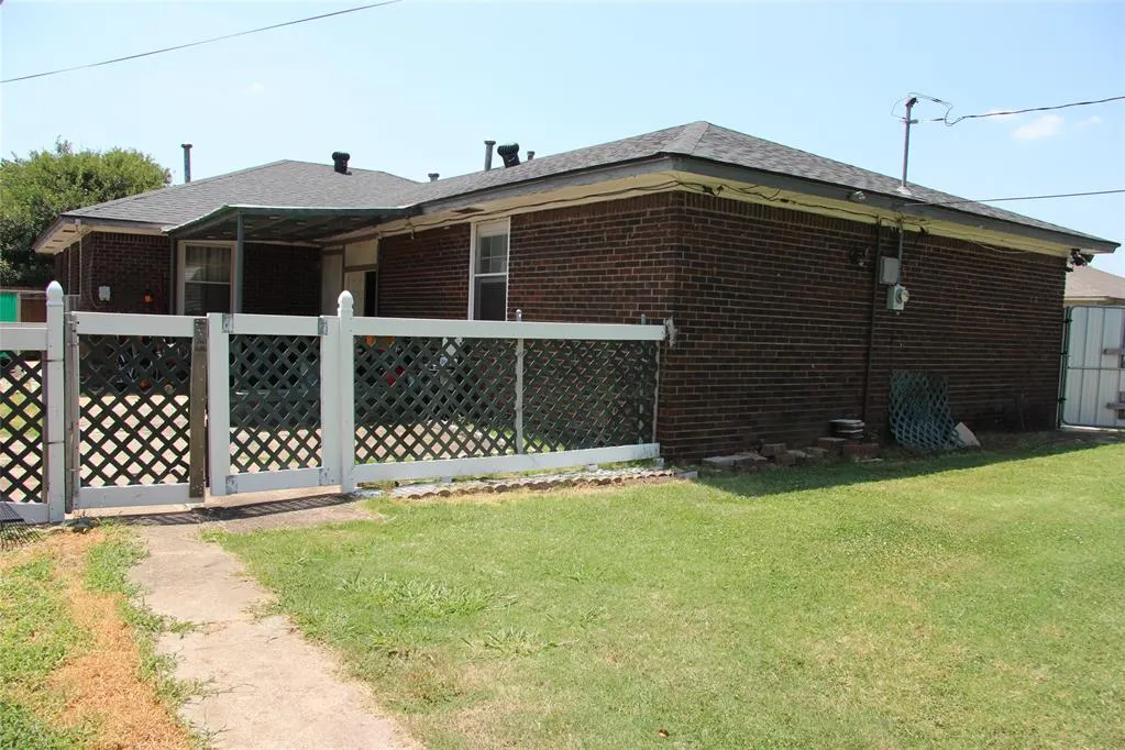 Photo 18 — 945 SW 51st Street, Oklahoma City, OK 73109