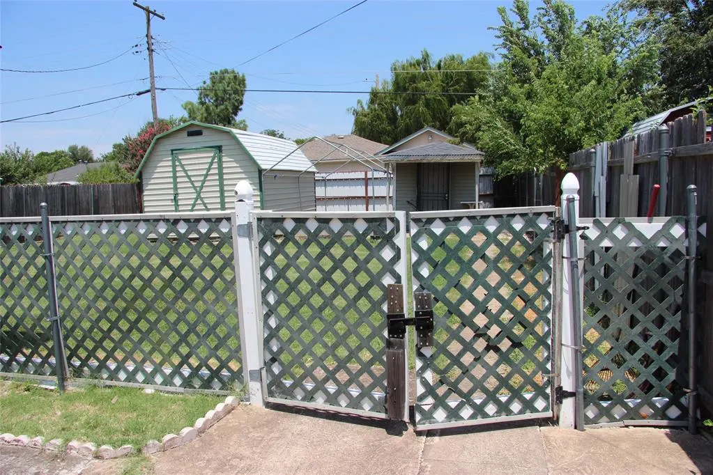 Photo 20 — 945 SW 51st Street, Oklahoma City, OK 73109