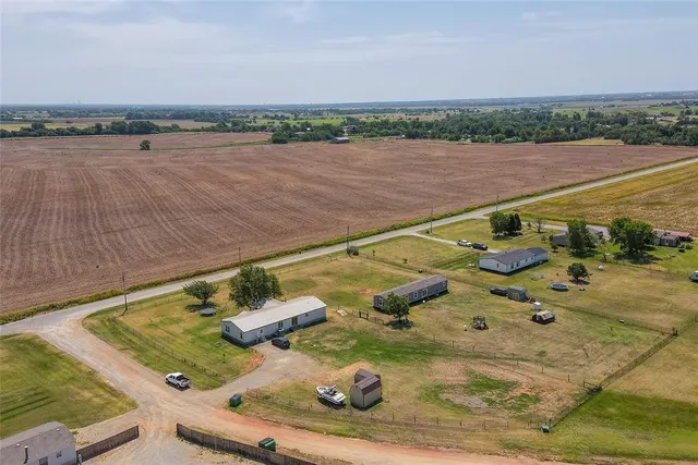 Photo 2 — 16204 Sunflower Drive, Yukon, OK 73099