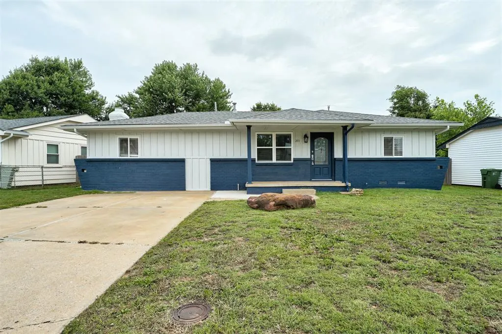 Front exterior — 201 Dianna Drive, Yukon, OK 73099