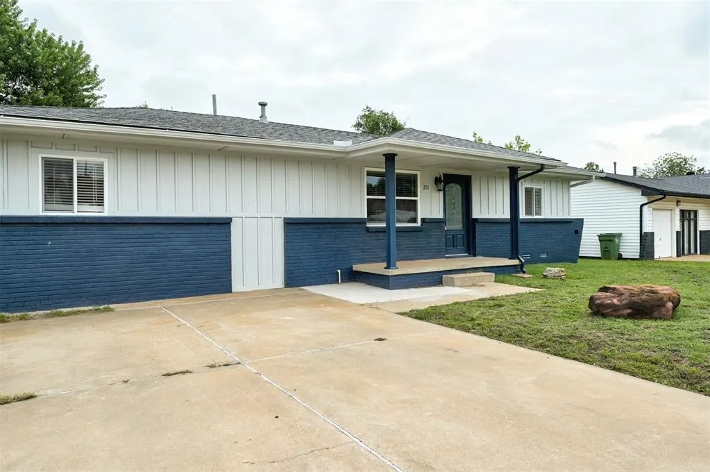 Photo 2 — 201 Dianna Drive, Yukon, OK 73099