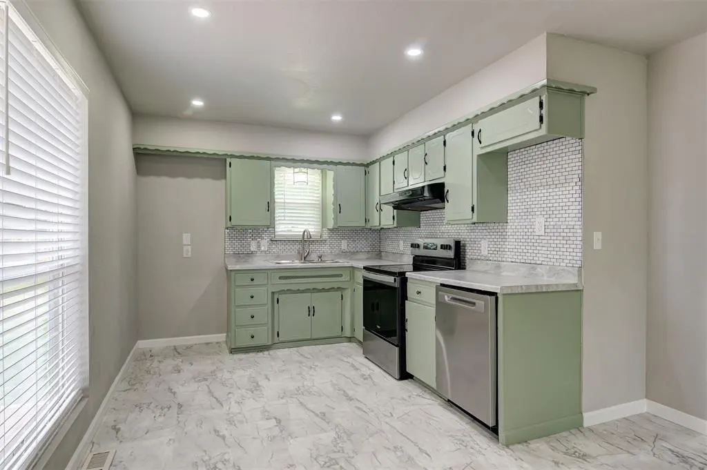 Photo 6 — 201 Dianna Drive, Yukon, OK 73099