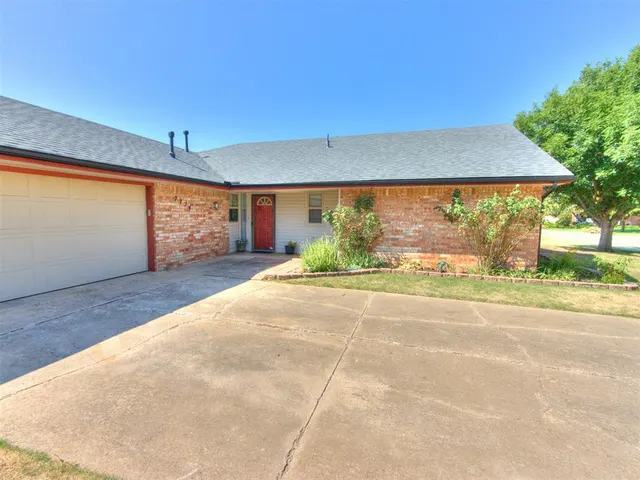 Photo 3 — 7724 Northgate Avenue, Oklahoma City, OK 73162