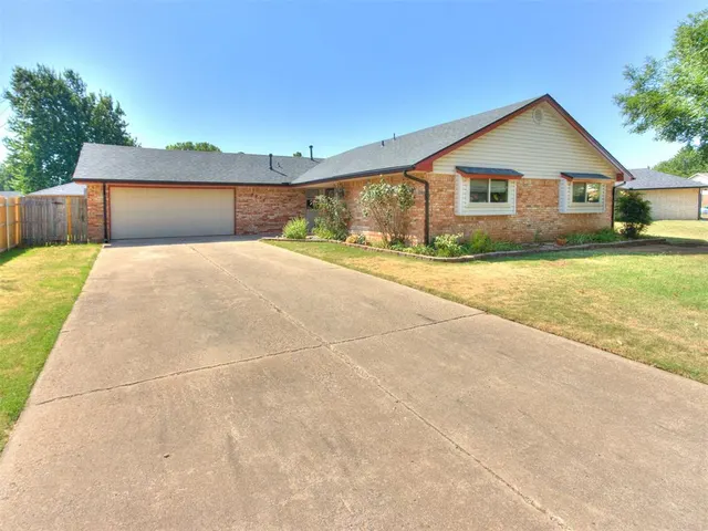 Photo 2 — 7724 Northgate Avenue, Oklahoma City, OK 73162