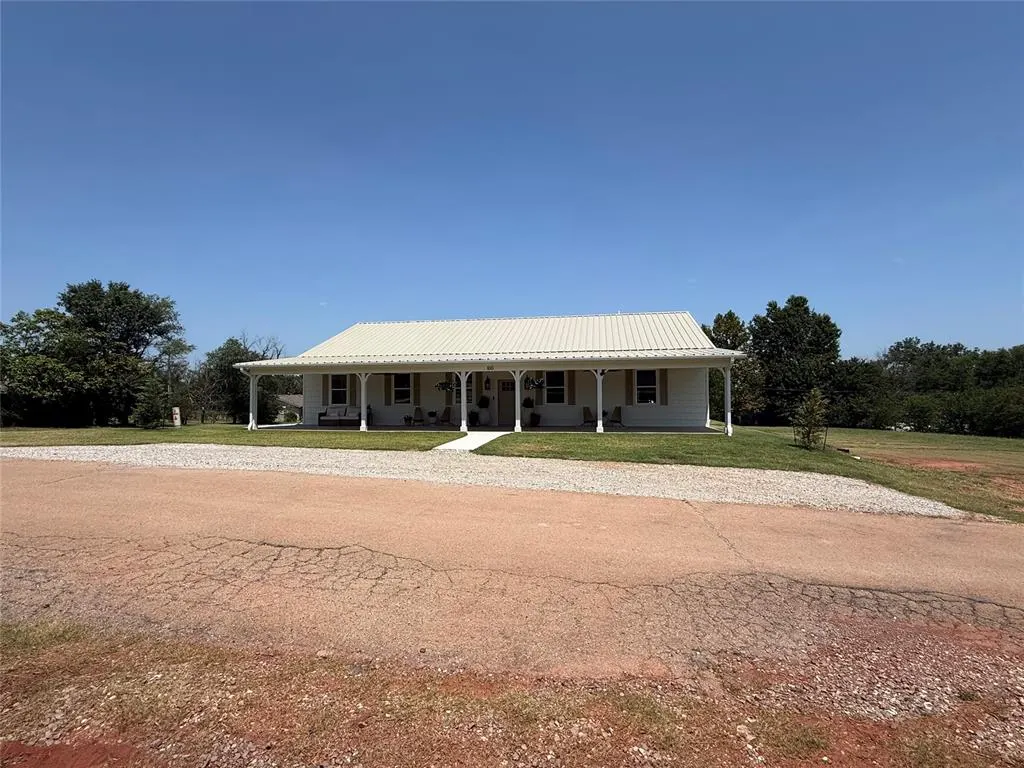 Front exterior — 100 E 1st Street, Wellston, OK 74881