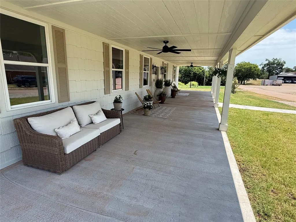 Photo 3 — 100 E 1st Street, Wellston, OK 74881