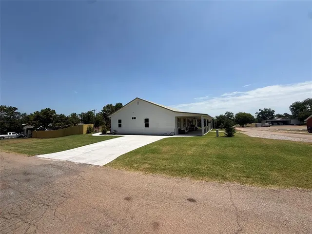 Photo 4 — 100 E 1st Street, Wellston, OK 74881
