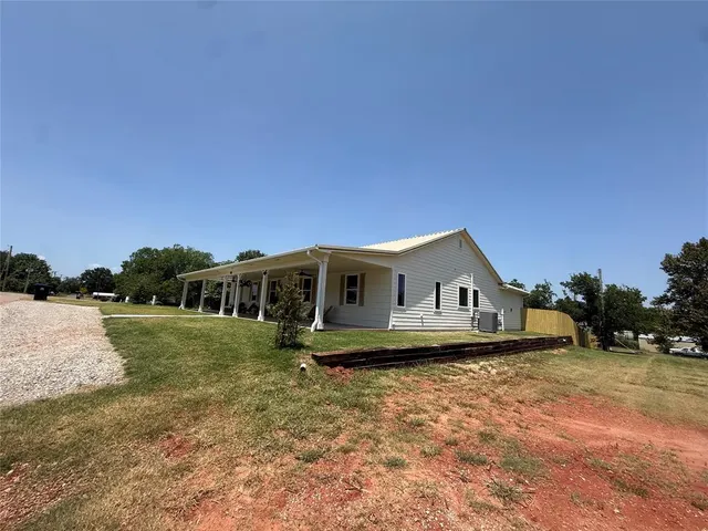 Photo 5 — 100 E 1st Street, Wellston, OK 74881