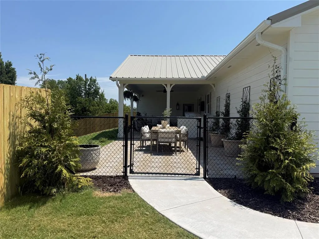 Photo 44 — 100 E 1st Street, Wellston, OK 74881