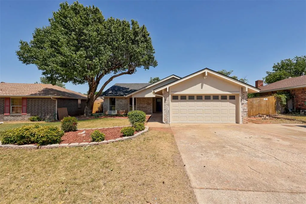 Photo 2 — 8816 Aaron Drive, Oklahoma City, OK 73132