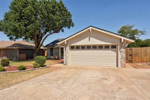 Photo 3 — 8816 Aaron Drive, Oklahoma City, OK 73132