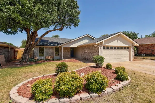 Photo 4 — 8816 Aaron Drive, Oklahoma City, OK 73132