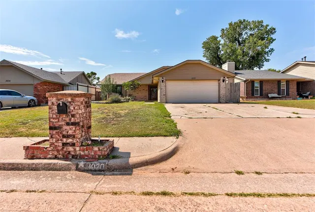 Photo 2 — 1030 Walsh Lane, Yukon, OK 73099