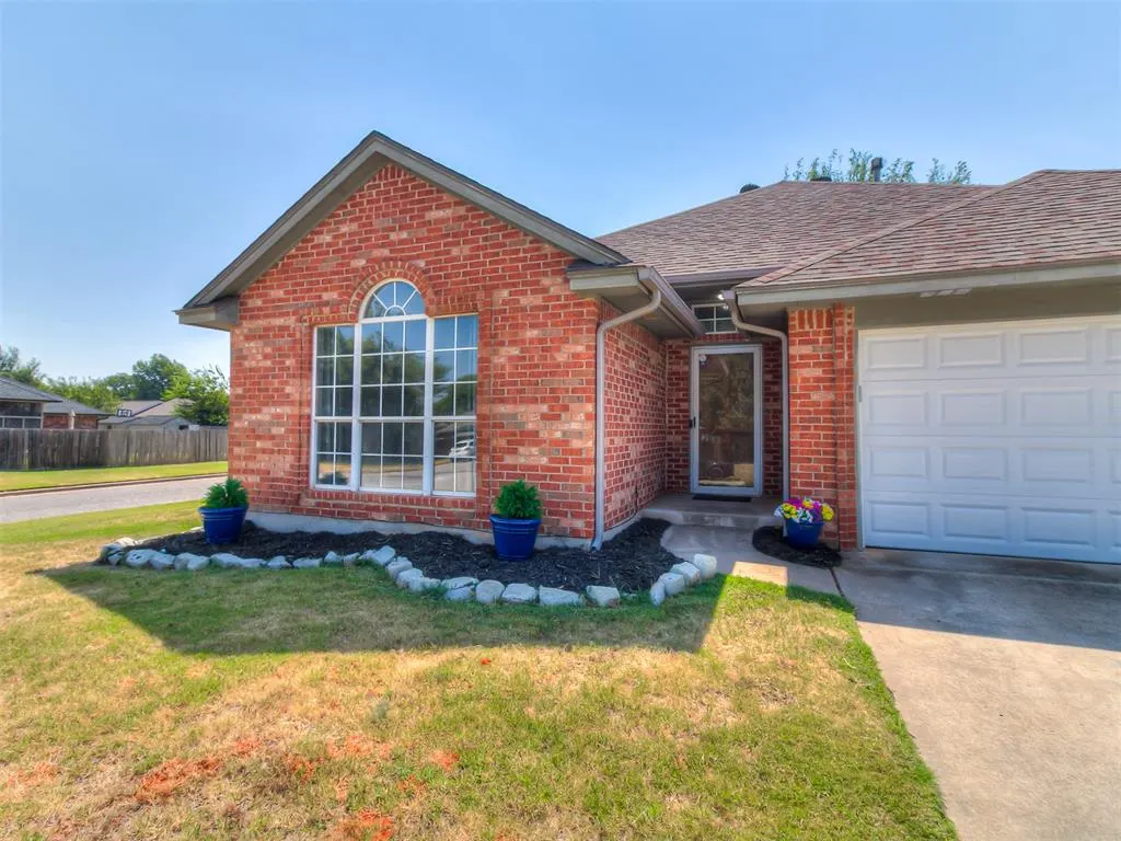 Photo 2 — 12300 SW 10th Street, Yukon, OK 73099