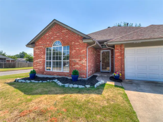 Photo 2 — 12300 SW 10th Street, Yukon, OK 73099