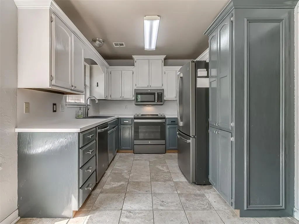 Photo 9 — 12300 SW 10th Street, Yukon, OK 73099