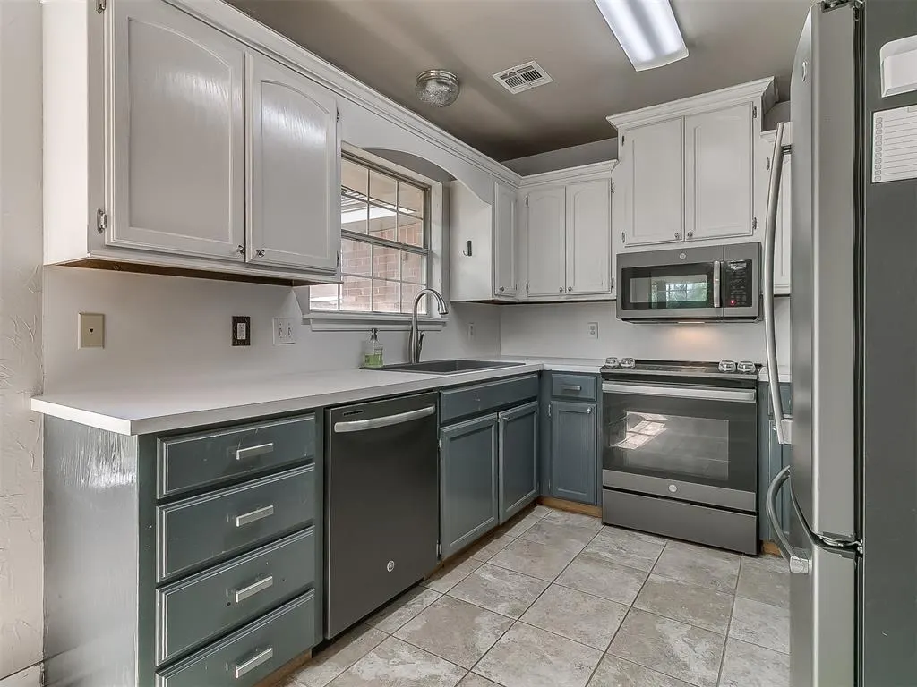 Photo 10 — 12300 SW 10th Street, Yukon, OK 73099