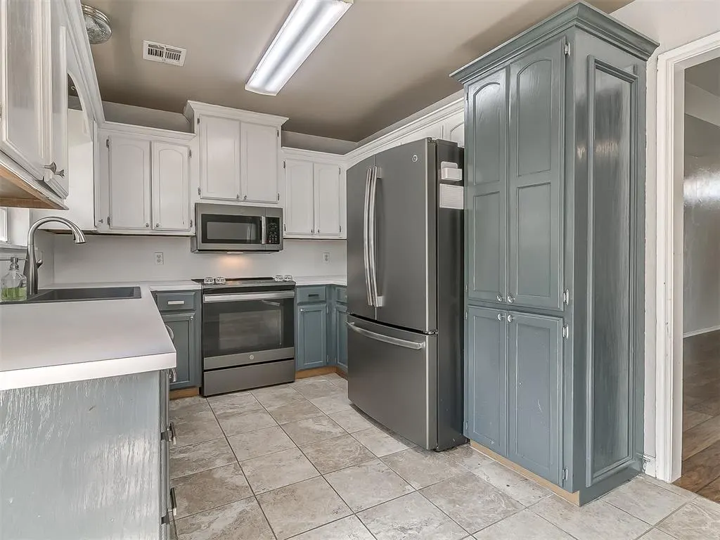 Photo 11 — 12300 SW 10th Street, Yukon, OK 73099