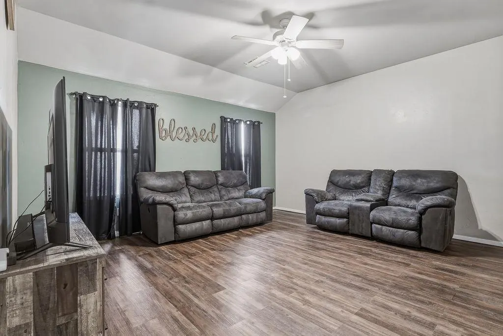Photo 12 — 1849 Land Run Drive, El Reno, OK 73036
