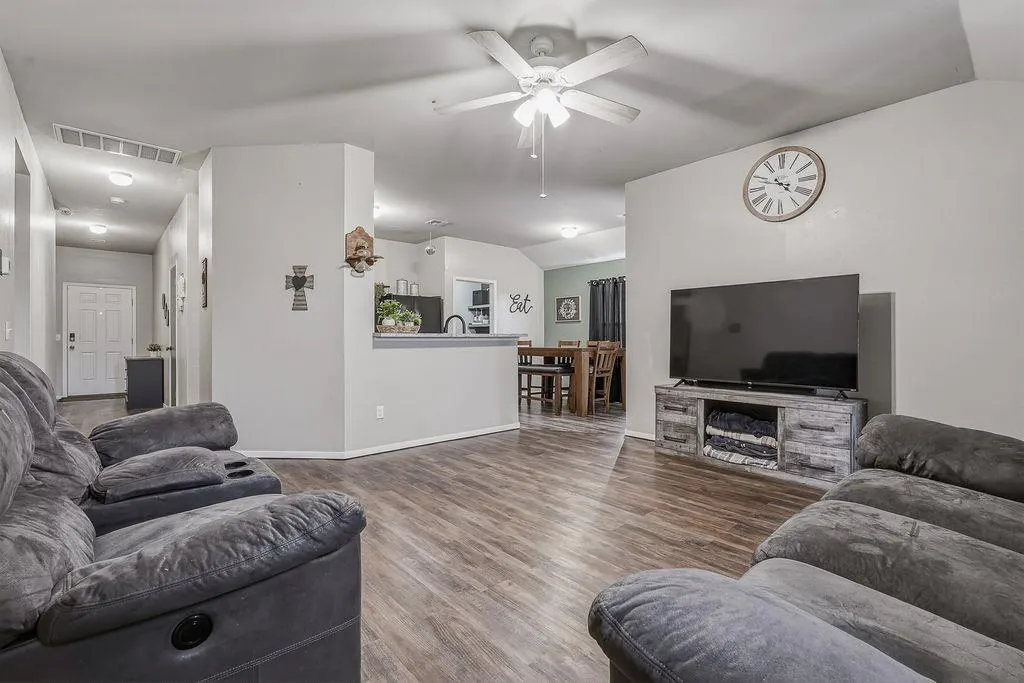 Photo 13 — 1849 Land Run Drive, El Reno, OK 73036