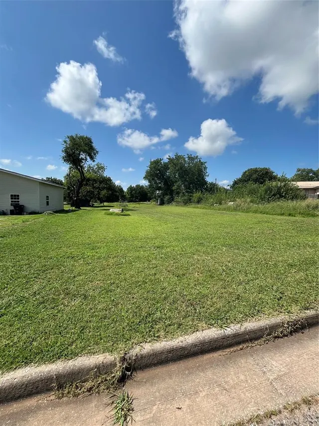 Photo 2 — 1731 W Midland Street, Shawnee, OK 74804