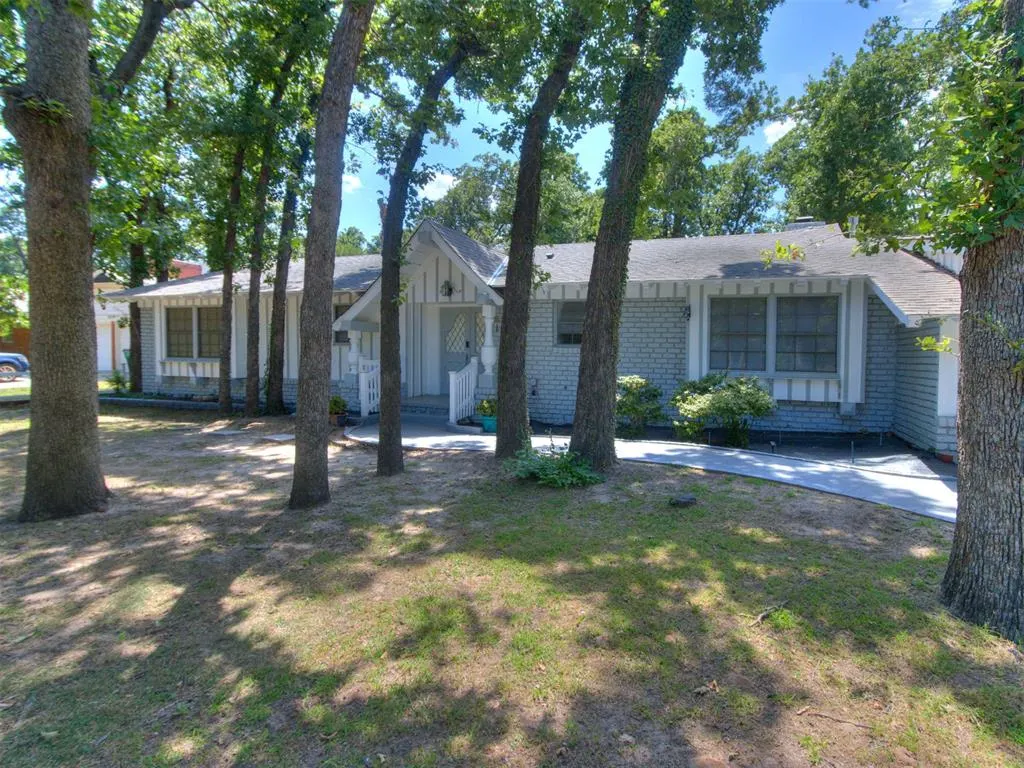 Photo 2 — 1517 N Fordson Drive, Oklahoma City, OK 73127