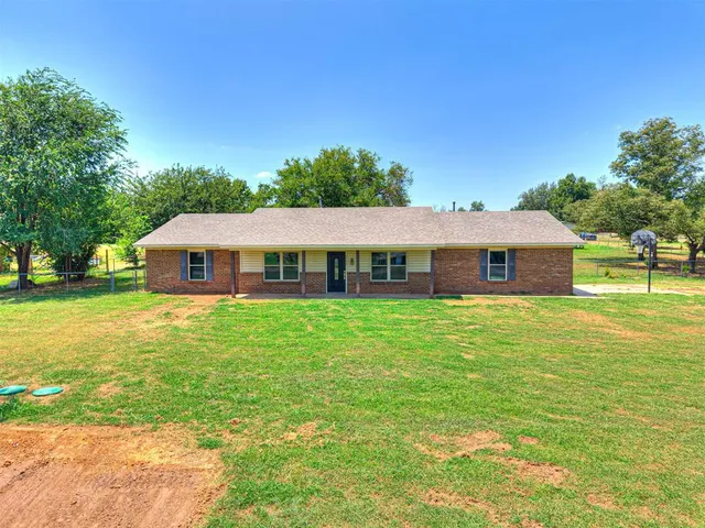 Photo 4 — 5704 Earl Drive, Shawnee, OK 74804