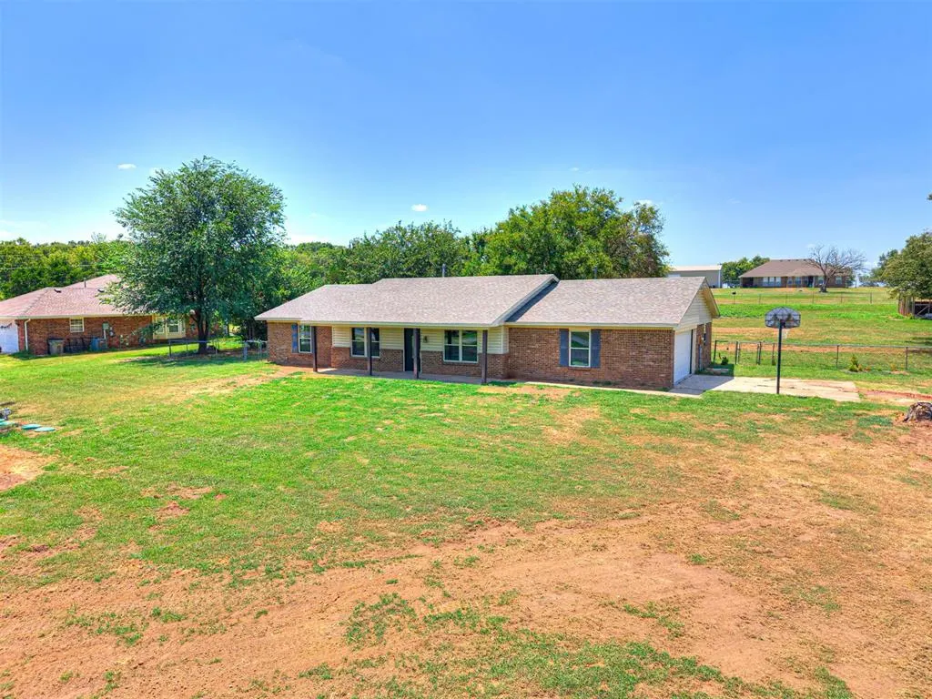 Photo 6 — 5704 Earl Drive, Shawnee, OK 74804