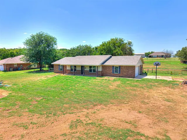 Photo 6 — 5704 Earl Drive, Shawnee, OK 74804