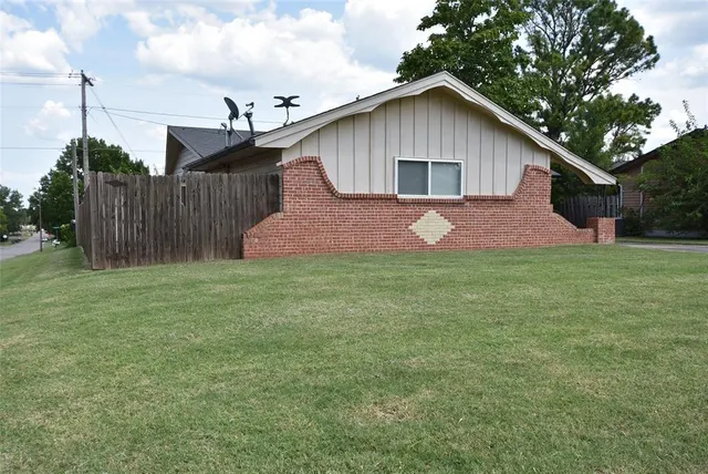 Photo 3 — 924 Cherokee Street, Seminole, OK 74868