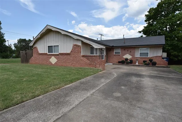 Photo 4 — 924 Cherokee Street, Seminole, OK 74868