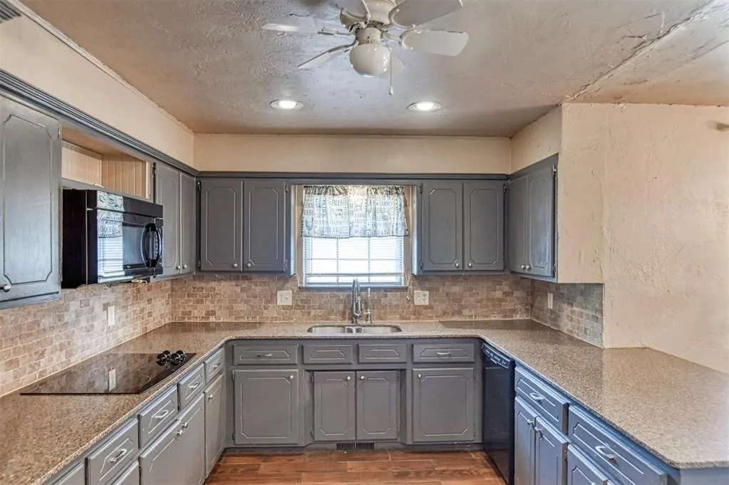 Photo 15 — 10431 Schwartz Drive, Oklahoma City, OK 73165