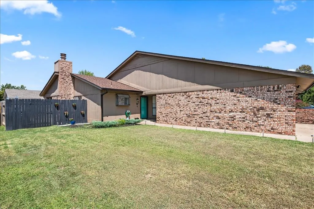 Photo 4 — 9323 S Hudson Avenue, Oklahoma City, OK 73139