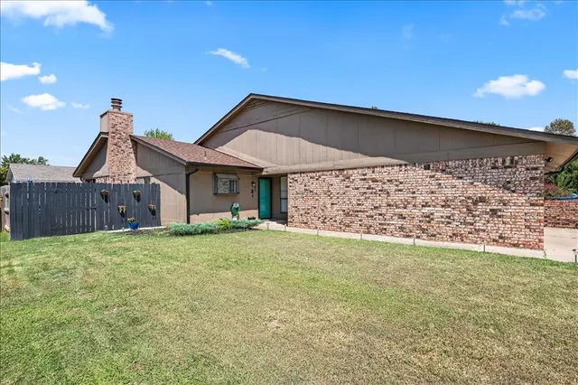 Photo 4 — 9323 S Hudson Avenue, Oklahoma City, OK 73139