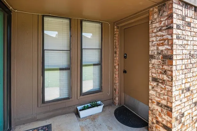 Photo 7 — 9323 S Hudson Avenue, Oklahoma City, OK 73139