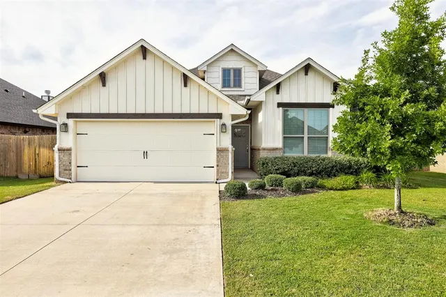 Photo 2 — 1714 Logans Way, Norman, OK 73072