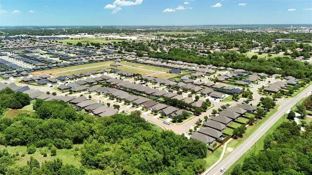Photo 6 — 12724 NW 2nd Street, Yukon, OK 73099