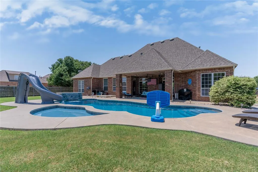 Photo 2 — 4108 Hidden Lake Circle, Moore, OK 73160